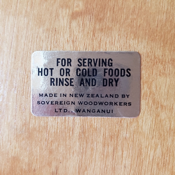 Gorgeous MCM wooden bowl from New Zealand. - Picture 4 of 5